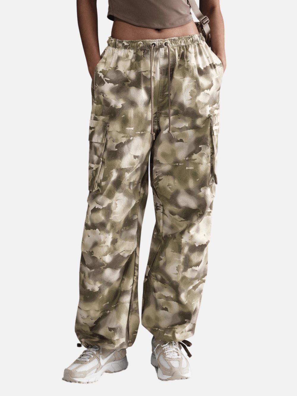 NIKE Women’s Sportswear Oversized Camo Cargo Pants Size Medium